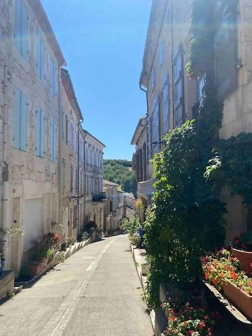 Prázdninový dům Peaceful Gite With Stunning Pool Near Market Town Montaigu-de-Quercy