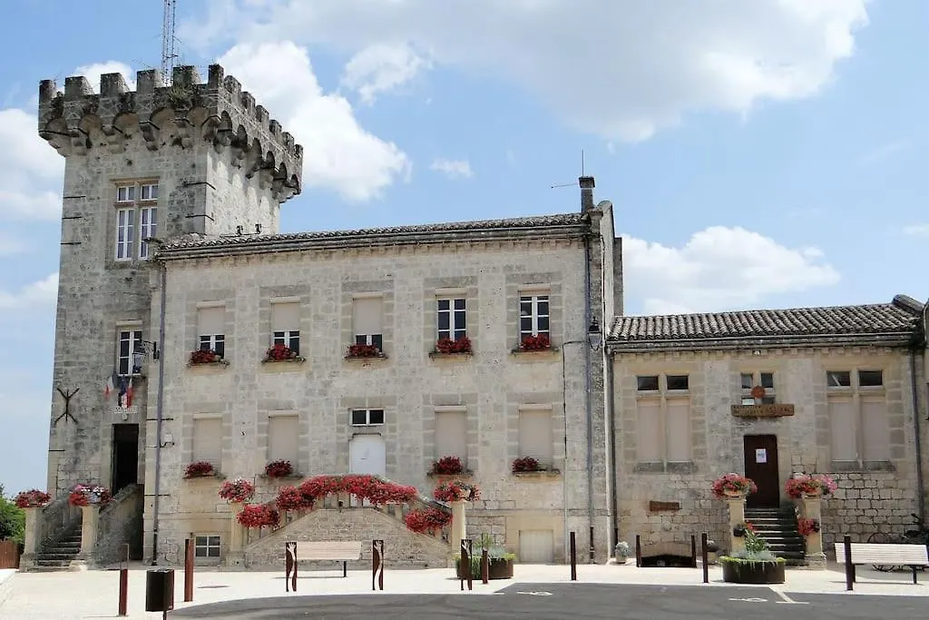 Peaceful Gite With Stunning Pool Near Market Town Montaigu-de-Quercy 0*,