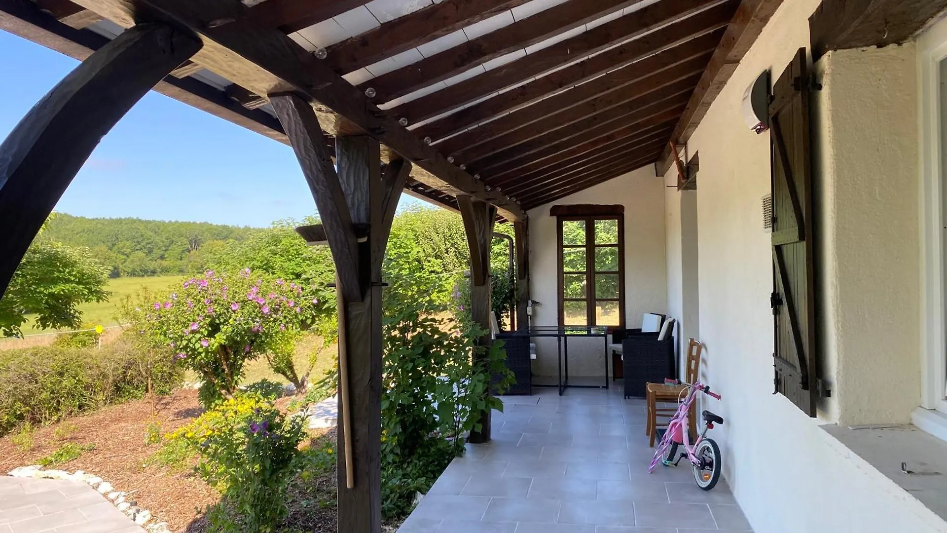 Peaceful Gite With Stunning Pool Near Market Town Montaigu-de-Quercy 0*,