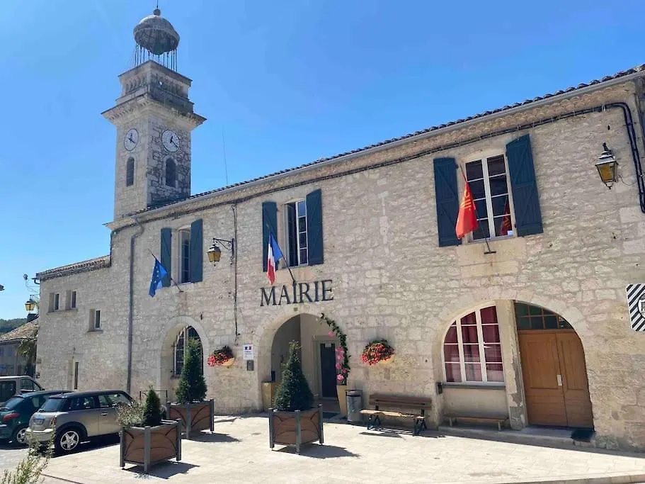 Peaceful Gite With Stunning Pool Near Market Town Montaigu-de-Quercy Prázdninový dům