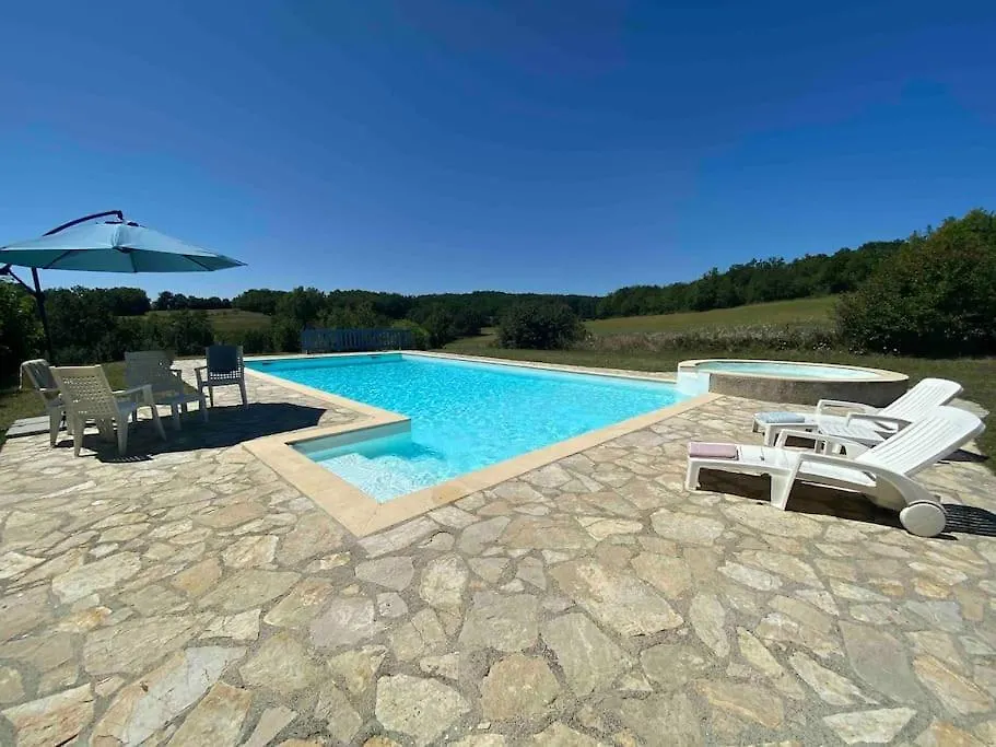 Peaceful Gite With Stunning Pool Near Market Town Montaigu-de-Quercy