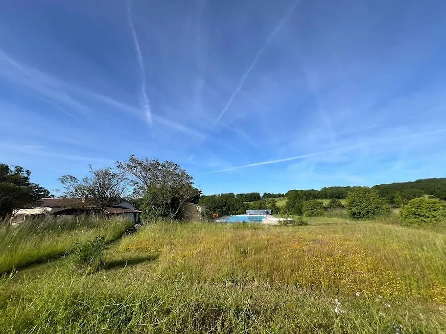 Peaceful Gite With Stunning Pool Near Market Town Montaigu-de-Quercy 0*,